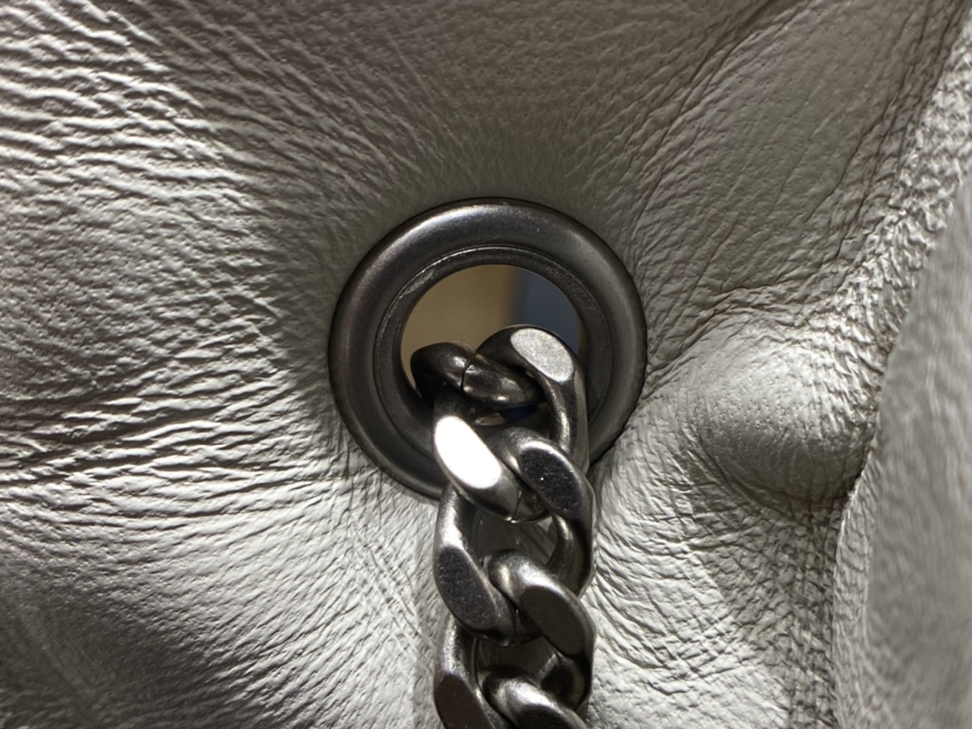 Ysl LOULOU PUFFER 23CM 迷你绗缝小羊皮包 620333白色银扣