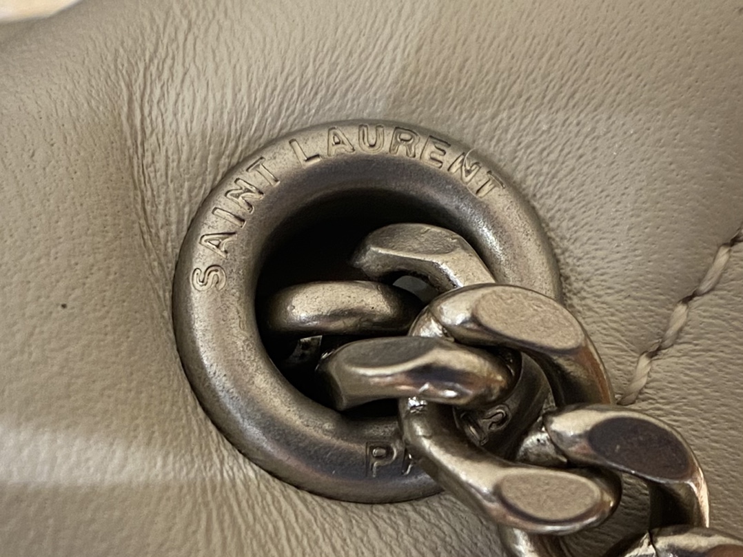 Ysl LOULOU PUFFER 23CM 迷你绗缝小羊皮包 620333白色银扣