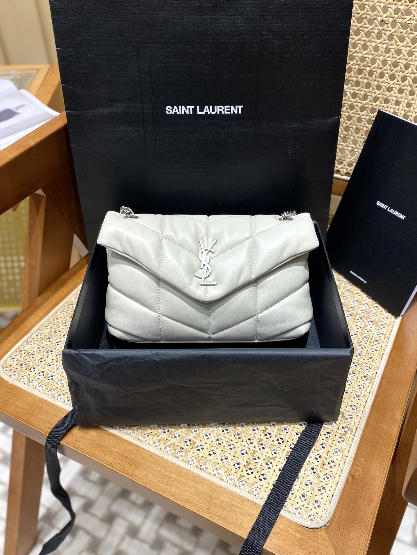 Ysl LOULOU PUFFER 23CM 迷你绗缝小羊皮包 620333白色银扣