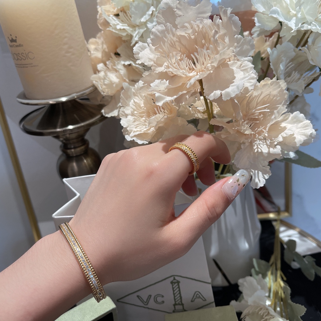VCA Bracelet