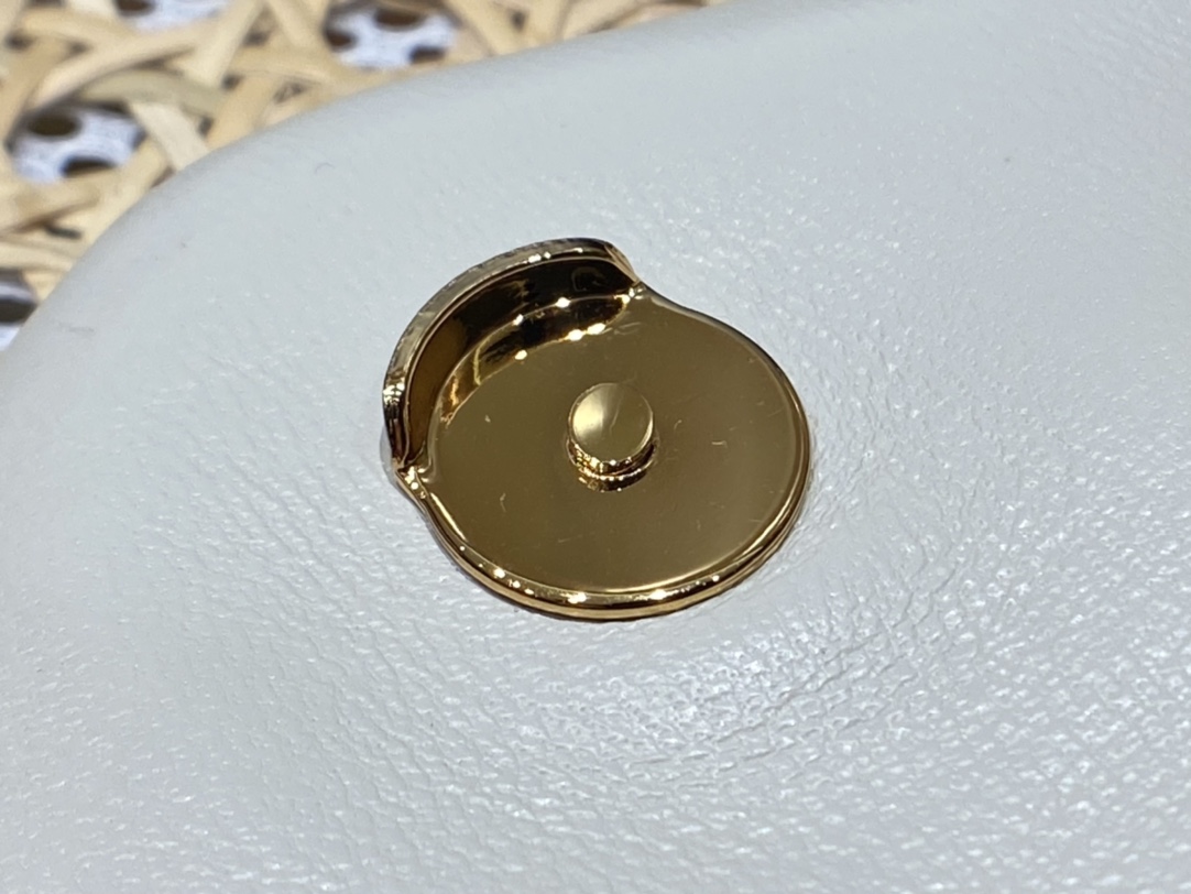 Ysl LOULOU PUFFER 23CM 迷你绗缝小羊皮包 620333白色/金扣