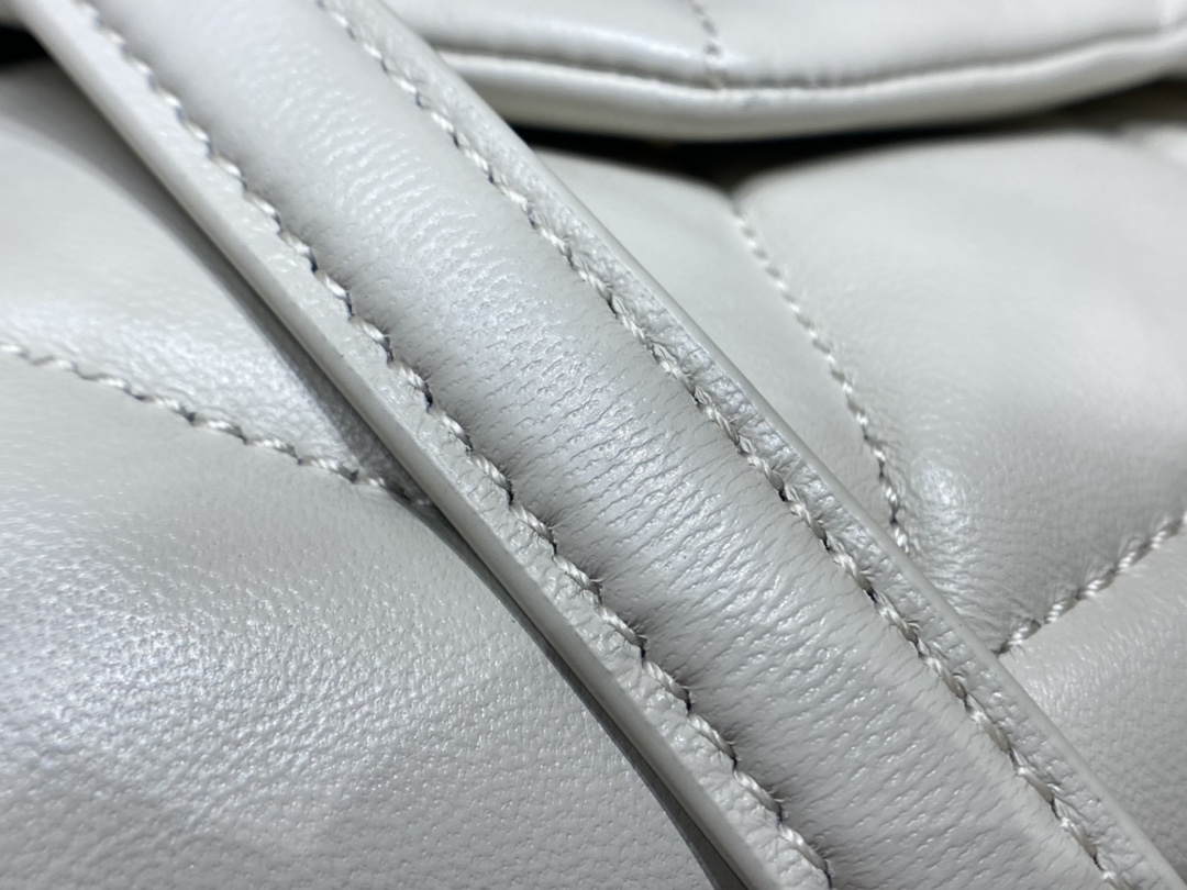 Ysl LOULOU PUFFER 23CM 迷你绗缝小羊皮包 620333白色/金扣