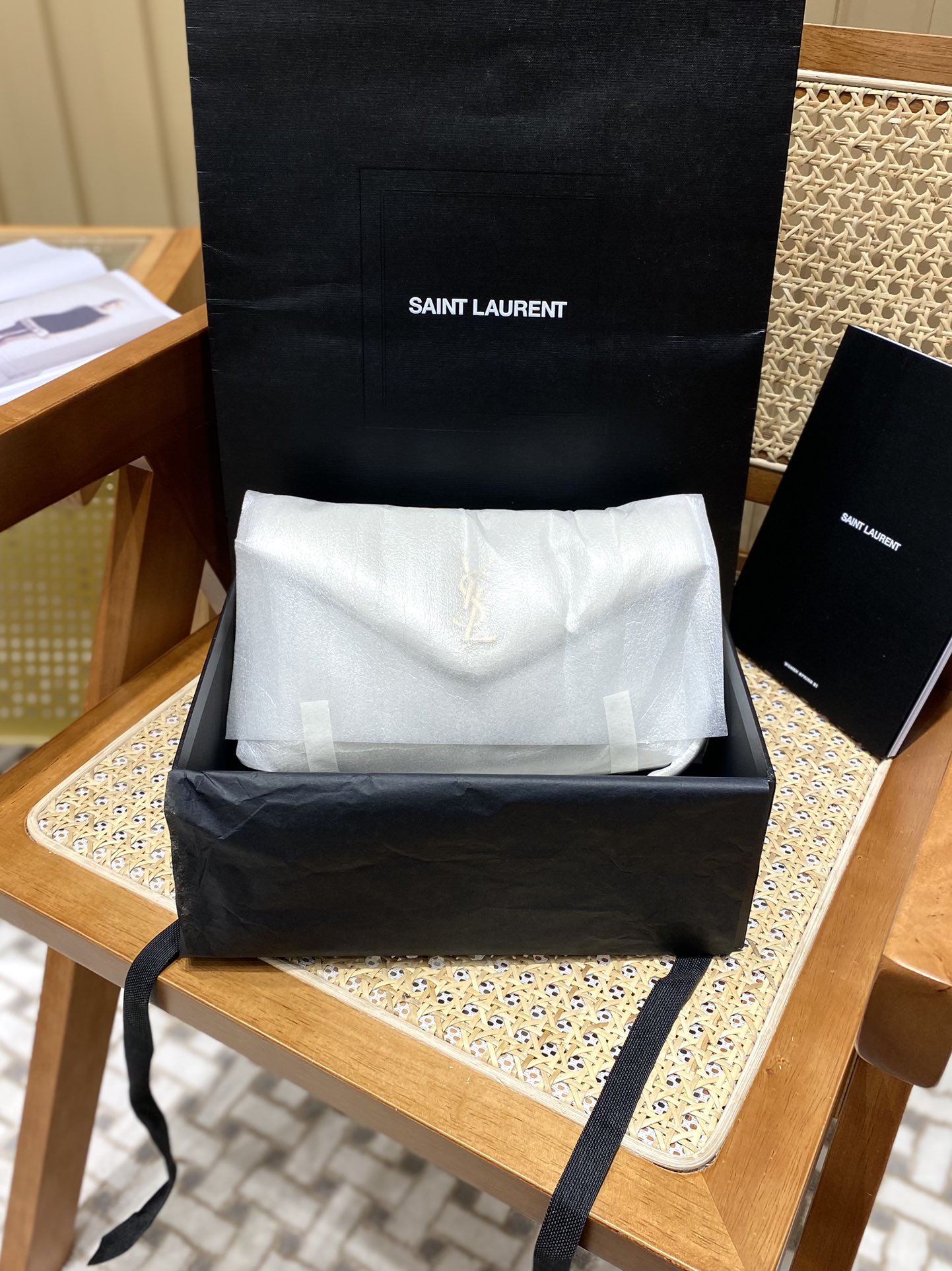 Ysl LOULOU PUFFER 23CM 迷你绗缝小羊皮包 620333白色/金扣