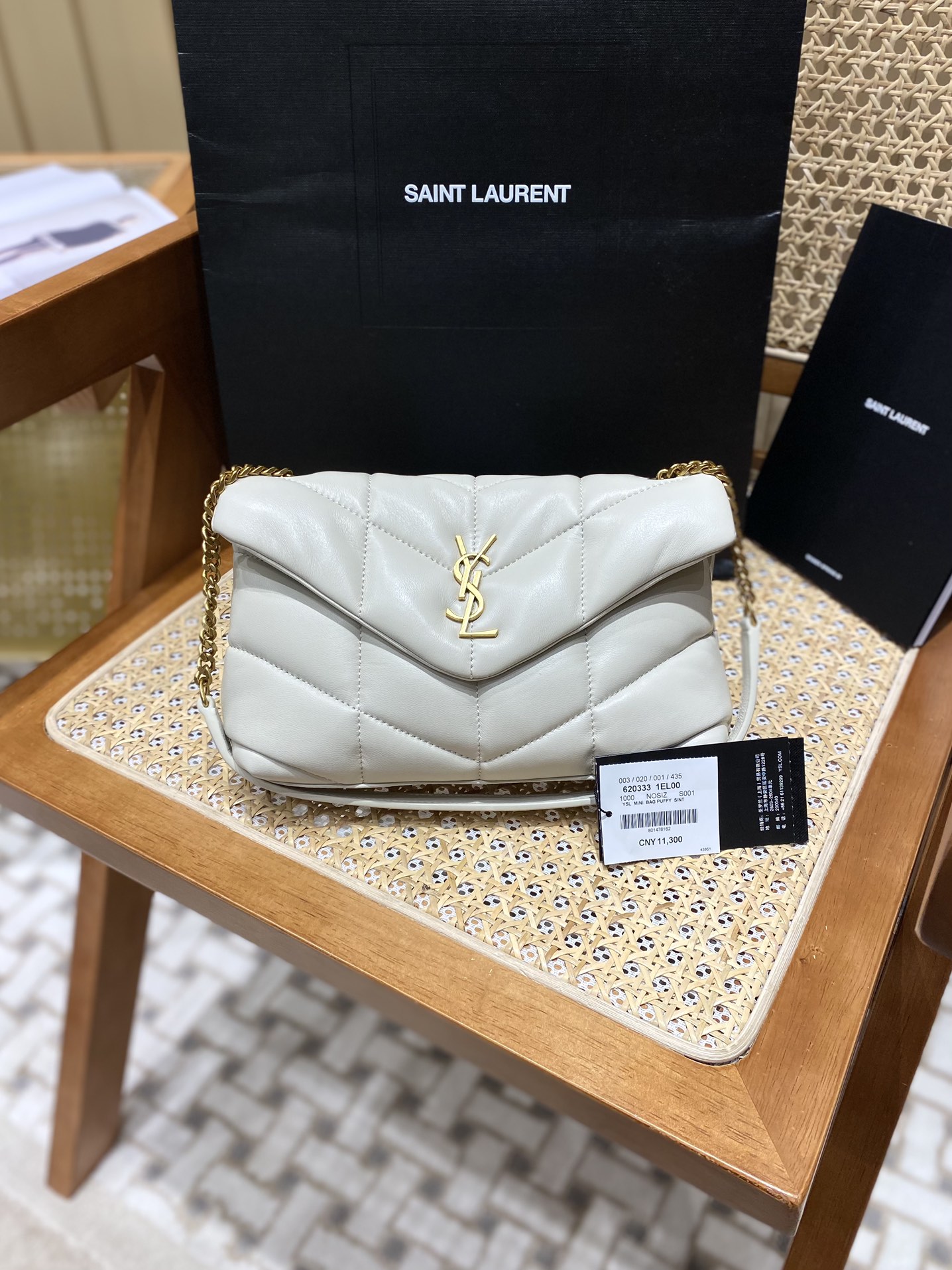 Ysl LOULOU PUFFER 23CM 迷你绗缝小羊皮包 620333白色/金扣