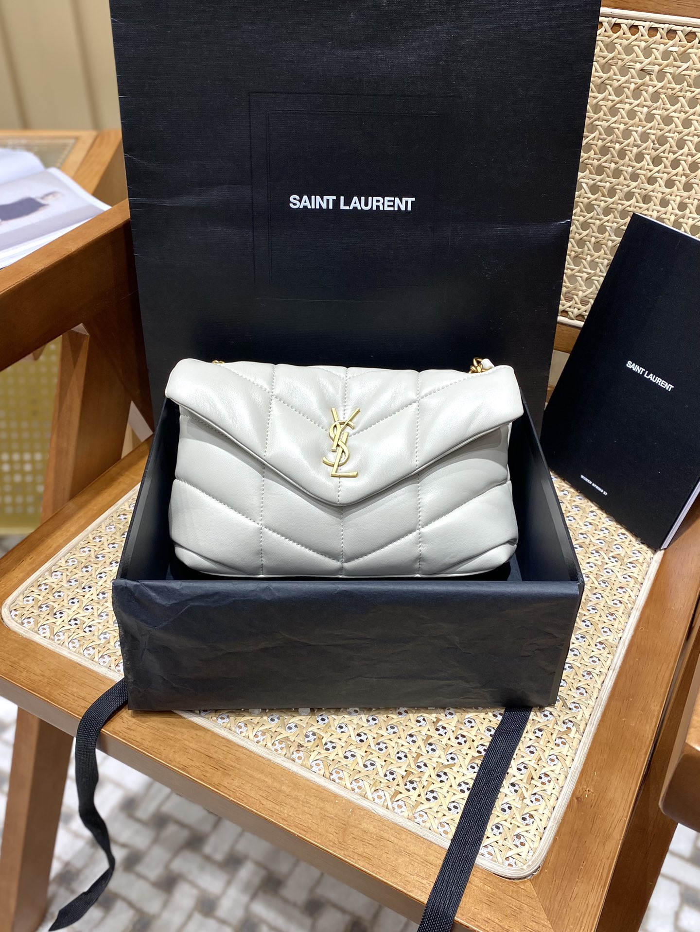 Ysl LOULOU PUFFER 23CM 迷你绗缝小羊皮包 620333白色/金扣