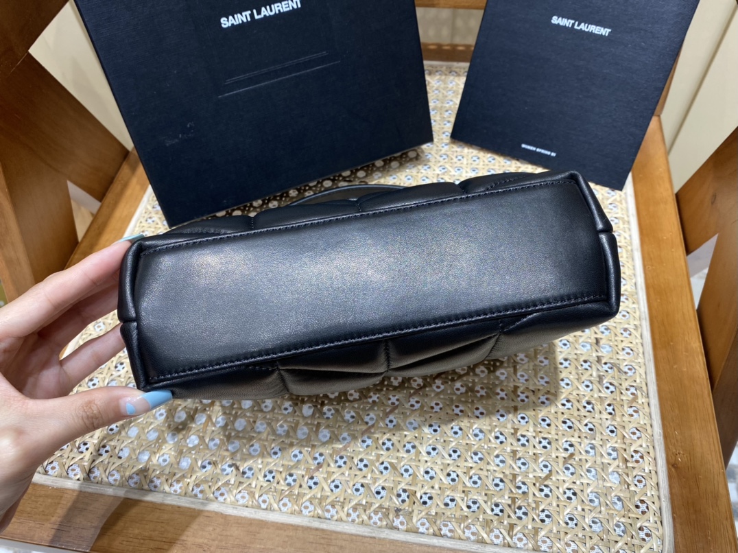 Ysl LOULOU PUFFER 23CM 迷你绗缝小羊皮包 620333黑色/金扣