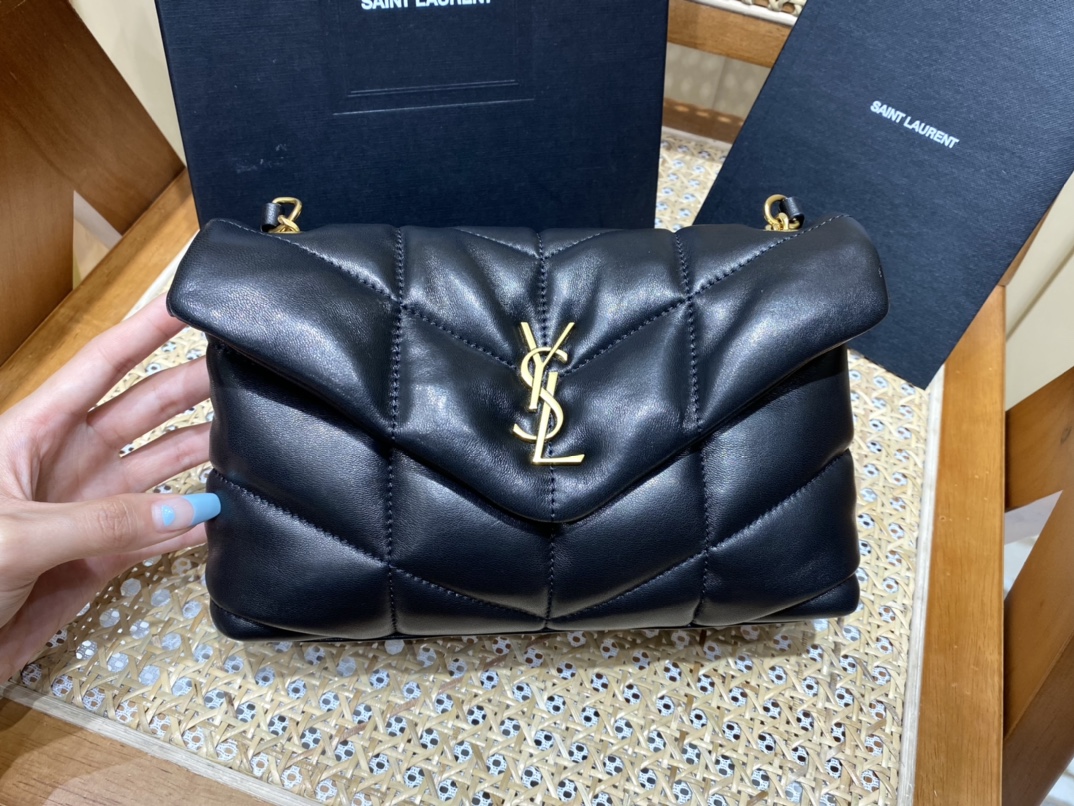 Ysl LOULOU PUFFER 23CM 迷你绗缝小羊皮包 620333黑色/金扣
