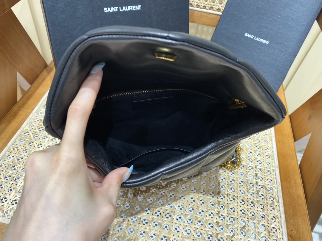Ysl LOULOU PUFFER 23CM 迷你绗缝小羊皮包 620333黑色/金扣