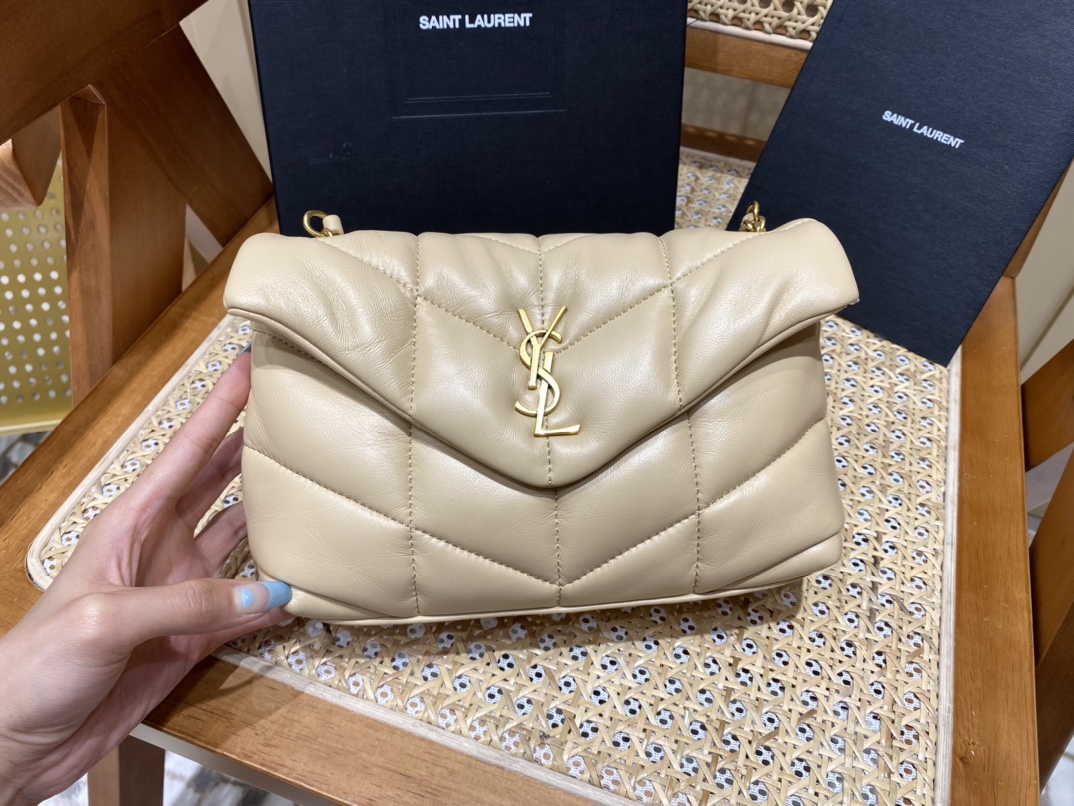 Ysl LOULOU PUFFER 23CM 迷你绗缝小羊皮包 620333奶油杏色/金扣