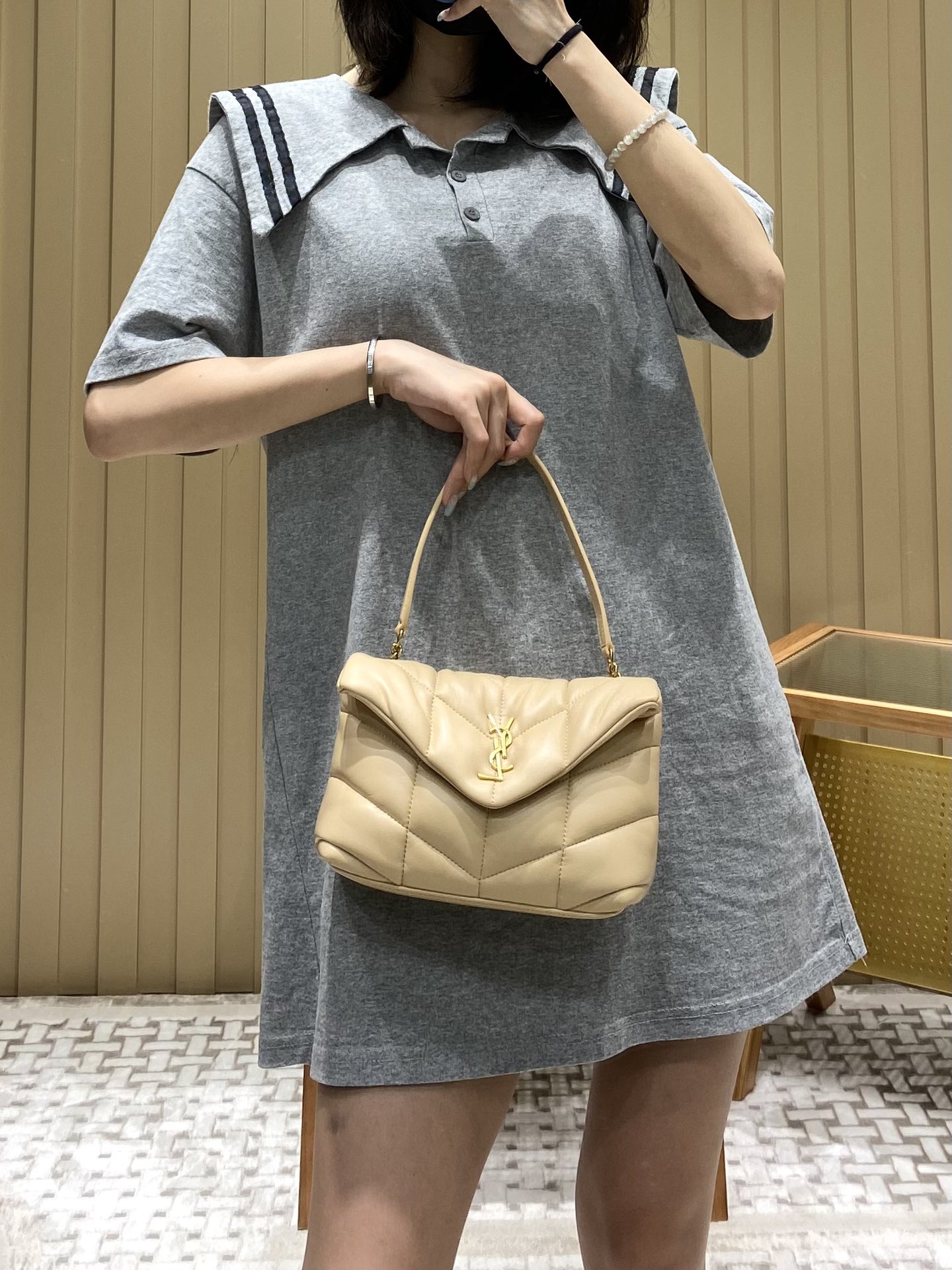 Ysl LOULOU PUFFER 23CM 迷你绗缝小羊皮包 620333奶油杏色/金扣
