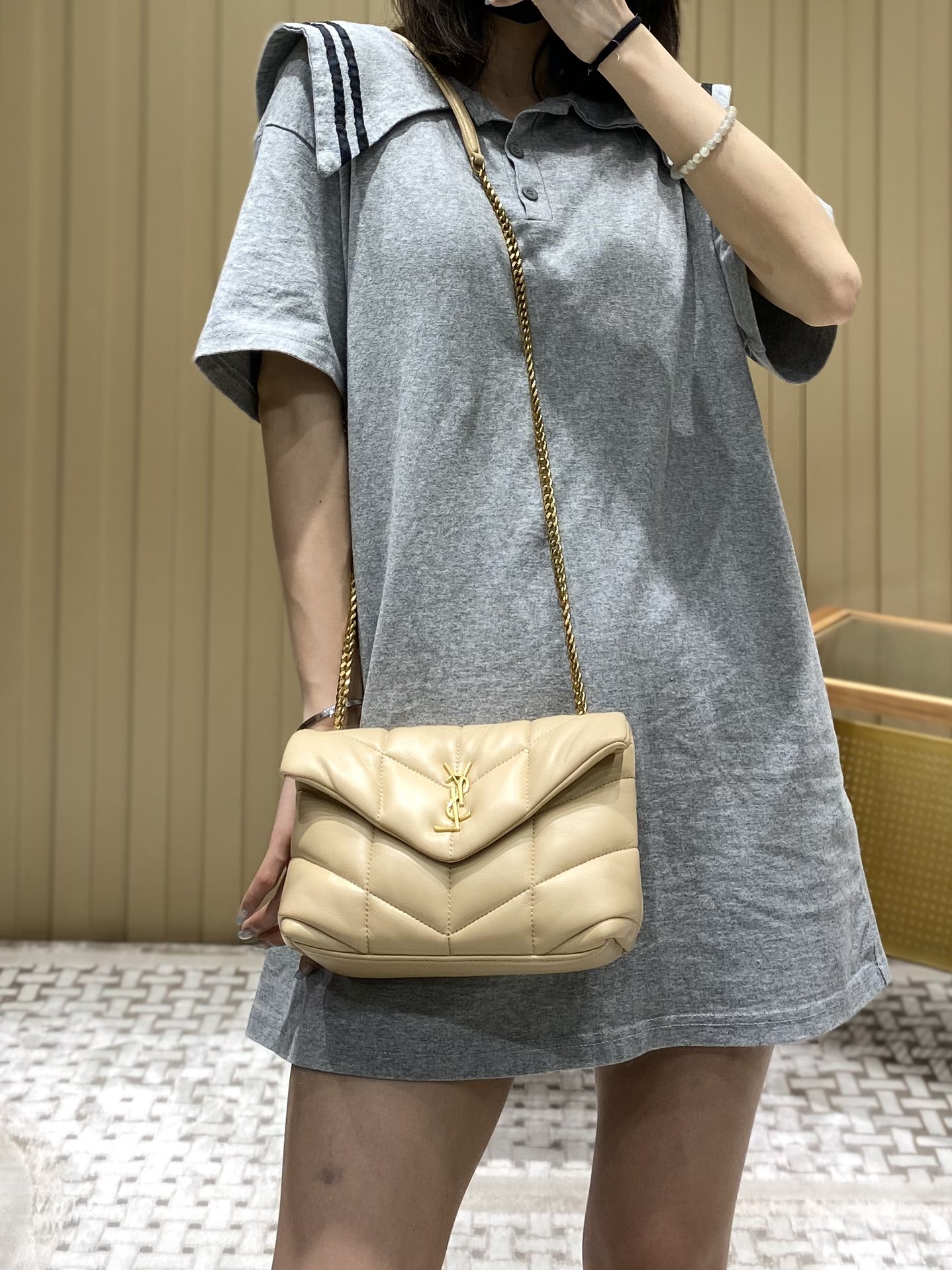 Ysl LOULOU PUFFER 23CM 迷你绗缝小羊皮包 620333奶油杏色/金扣