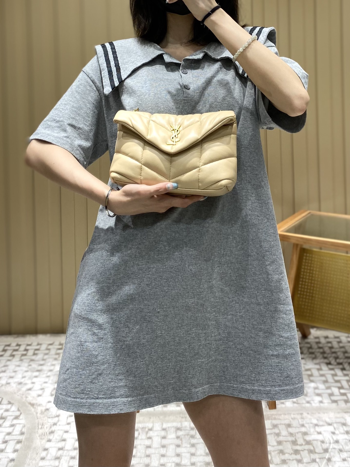 Ysl LOULOU PUFFER 23CM 迷你绗缝小羊皮包 620333奶油杏色/金扣