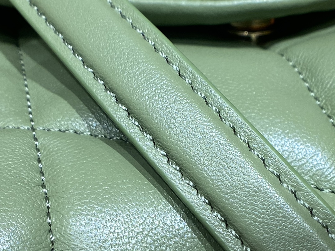 Ysl LOULOU PUFFER 23CM 迷你绗缝小羊皮包 620333牛油果绿/金扣