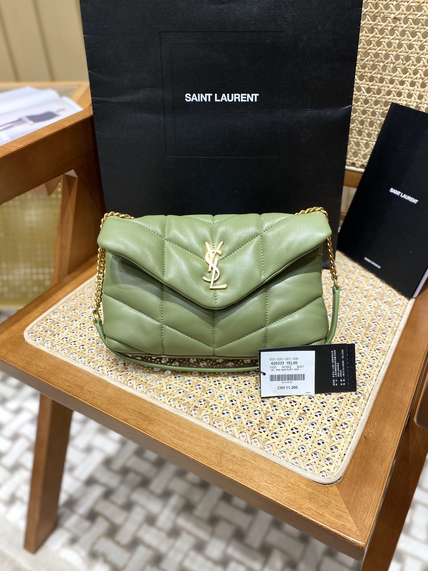 Ysl LOULOU PUFFER 23CM 迷你绗缝小羊皮包 620333牛油果绿/金扣