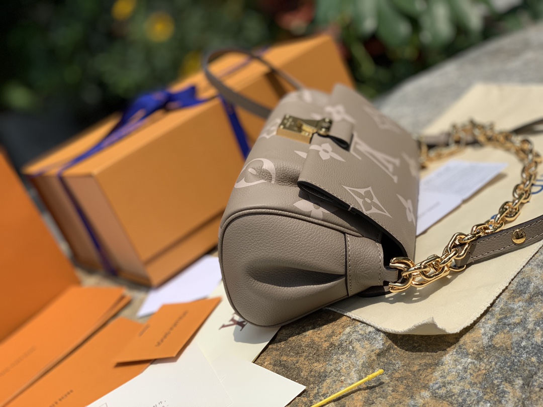 非市场普通货 进口皮料半钢五金 n45836奶茶色尺寸24 x 14 x 9 cm真正的原厂原装货！这款