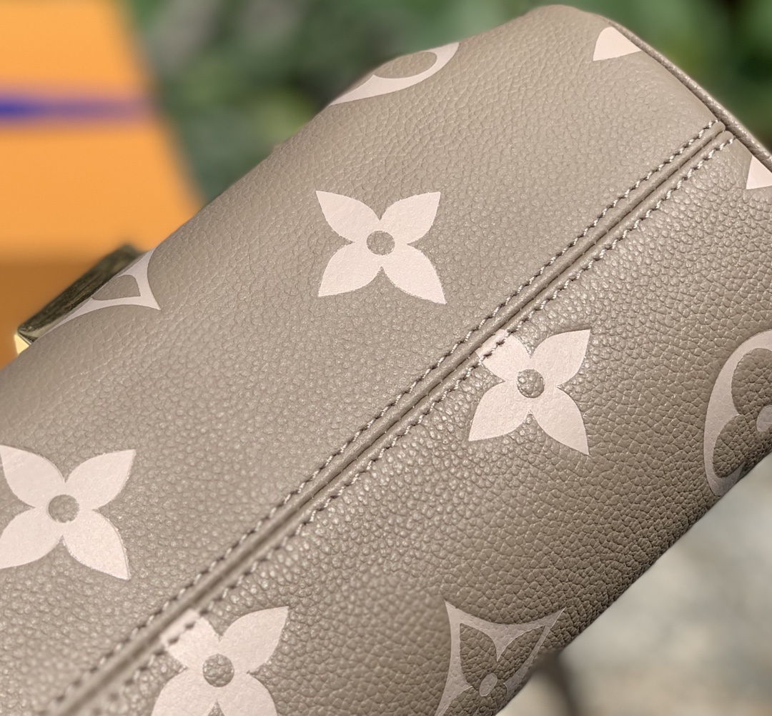 非市场普通货 进口皮料半钢五金 n45836奶茶色尺寸24 x 14 x 9 cm真正的原厂原装货！这款