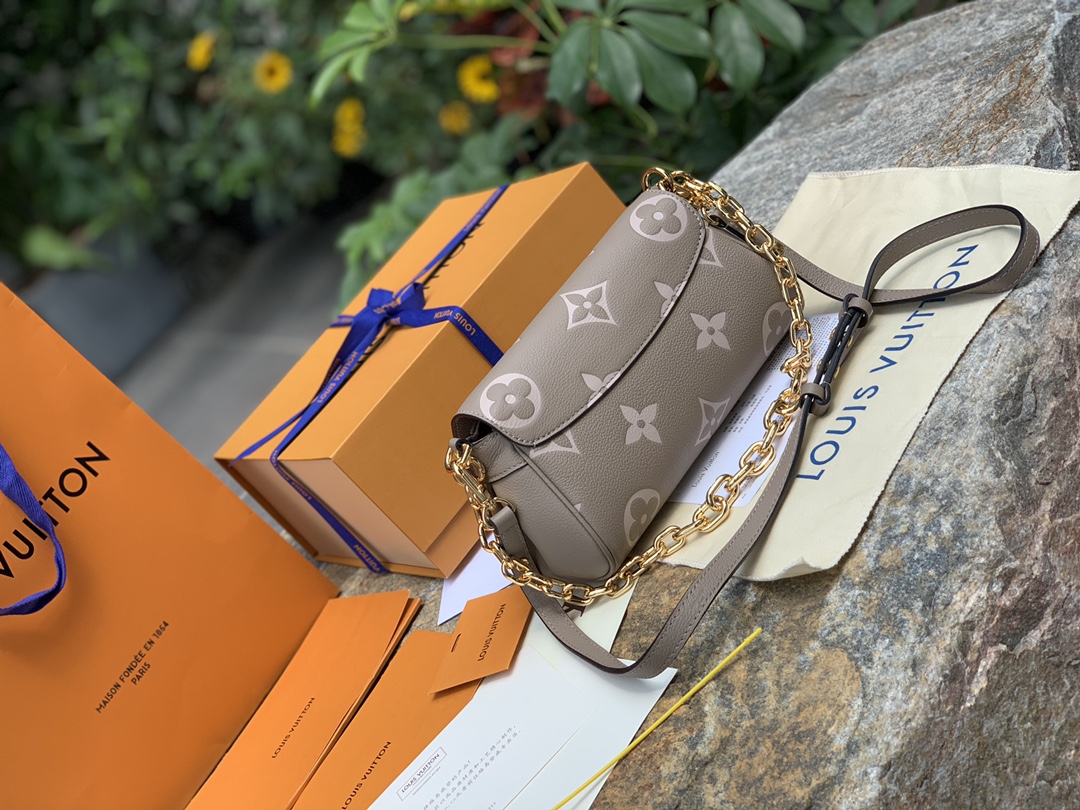 非市场普通货 进口皮料半钢五金 n45836奶茶色尺寸24 x 14 x 9 cm真正的原厂原装货！这款