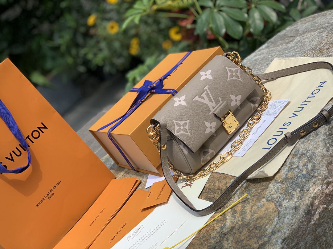 🌼 n45836奶茶色尺寸24 x 14 x 9 cm真正的原厂原装货！这款奶茶色favorite尤其热