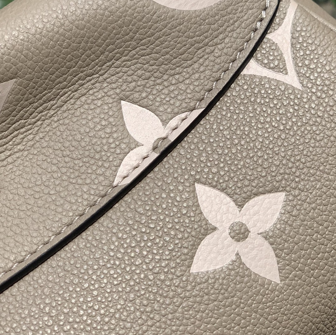 非市场普通货 进口皮料半钢五金 n45836奶茶色尺寸24 x 14 x 9 cm真正的原厂原装货！这款