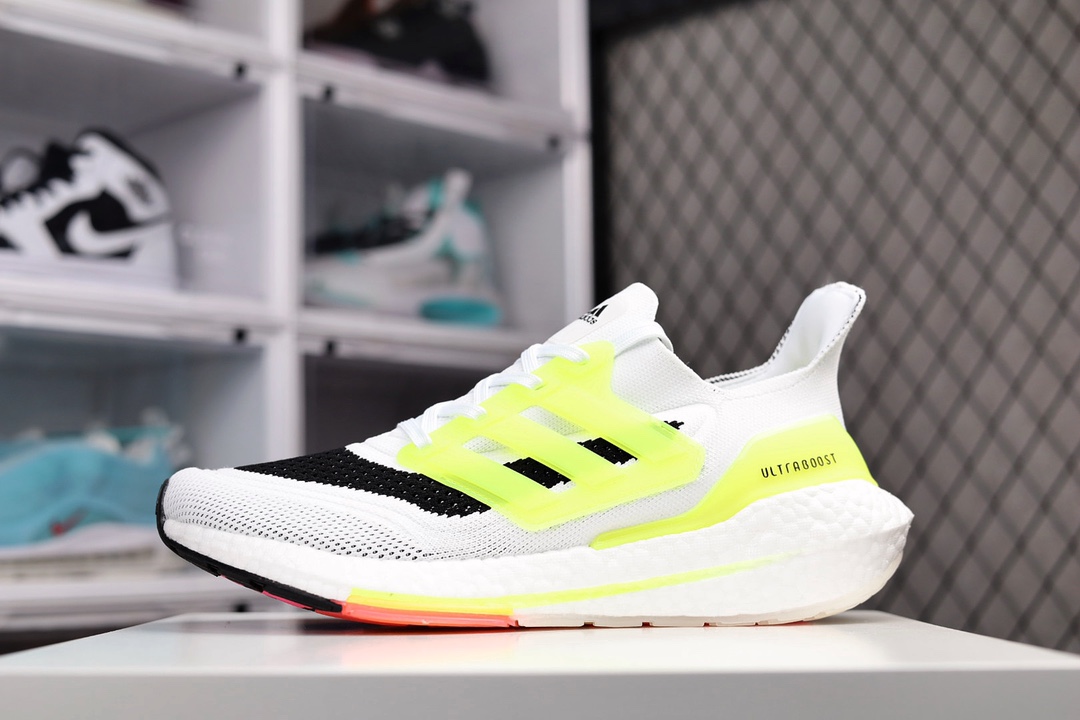 H0 公司级 阿迪达斯Adidas Ultra Boost 2021″White Clear Blue”UB2021版袜套式针织鞋面休闲运动慢跑鞋。全新Primeknit纹路编织高频处理鞋面中底嵌入全掌Boost爆米花缓震材料,外置耐磨橡胶底片×996YF