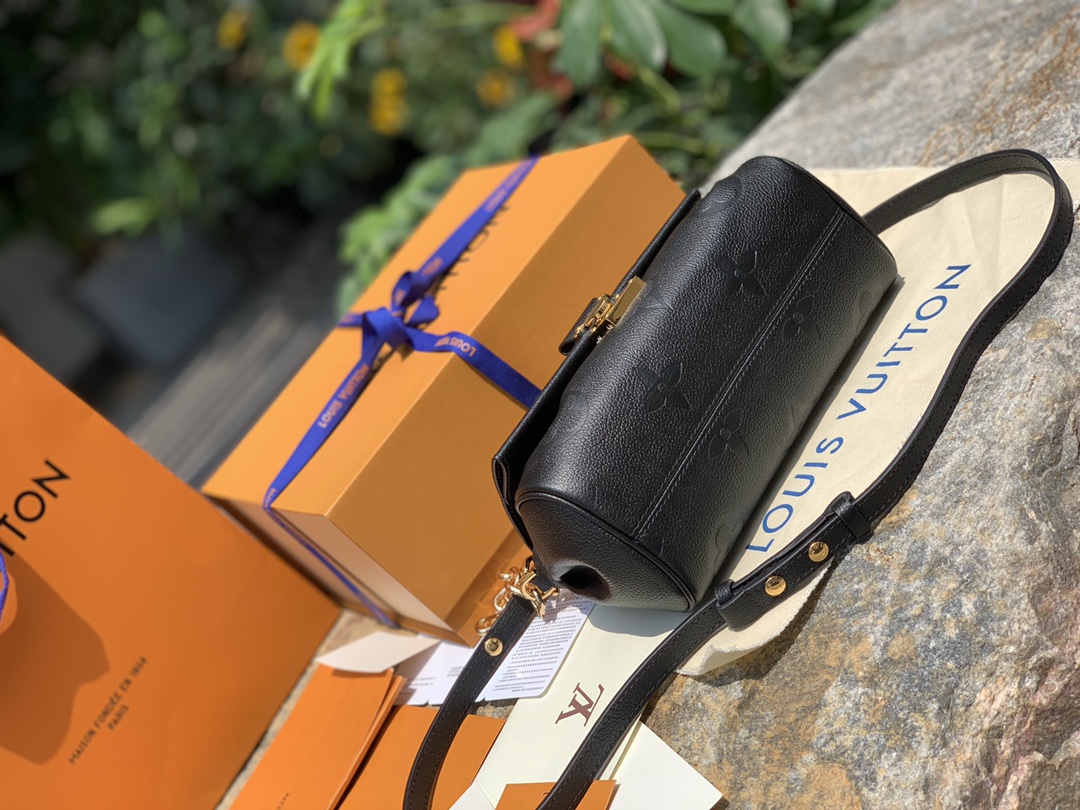 🌼 m45813纯黑色尺寸24 x 14 x 9 cm欧洲纯正渠道！今年超火的L&V新款favorite