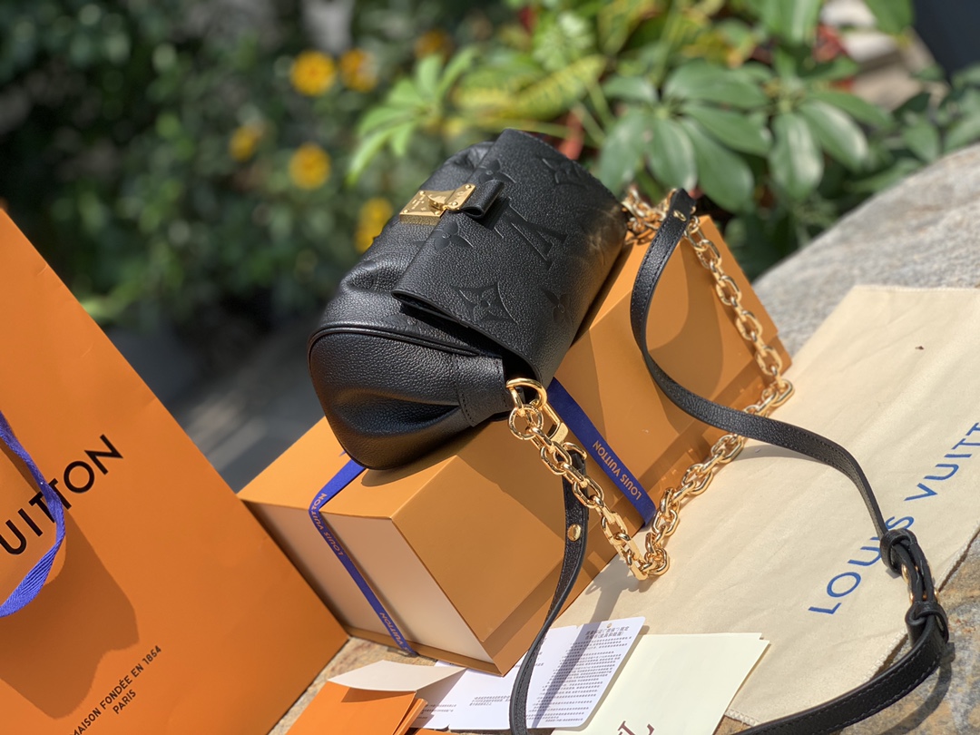 🌼 m45813纯黑色尺寸24 x 14 x 9 cm欧洲纯正渠道！今年超火的L&V新款favorite