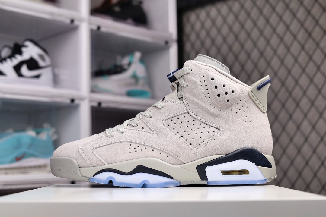 410原装级别 Air Jordan 6 Retro “Georgetown” 乔治城 灰麂皮 大厂纯原实拍首发 原楦原纸板 打造最纯粹”原鞋”既视感 能想办法采购原厂的 通通都安排上了，整双鞋原厂原材覆盖率高达 F5 % 客观来说纯粹原装材料外厂组合成型，可全方位无死角对位发售原版×699AL