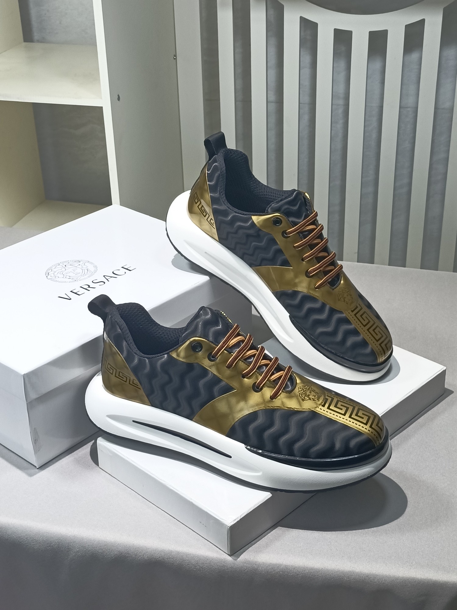 I5 范思哲 最新运动款 2022休闲韩版风男鞋，完美做工，打造装柜品质，鞋面：精选进口特殊材质配羊皮内里；柔软舒适，发泡大底超轻 耐磨、简约、百搭风时装男鞋，颜色 多色选