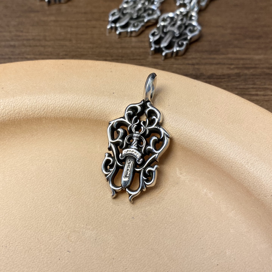 Chrome Hearts Hearts 克罗心 藤蔓匕首吊坠