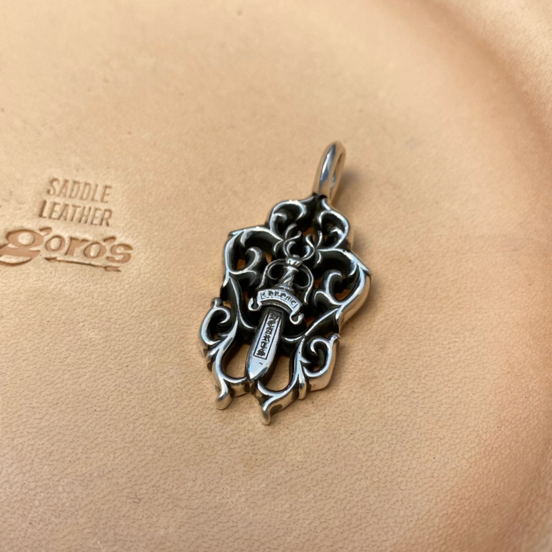 Chrome Hearts Hearts 克罗心 藤蔓匕首吊坠