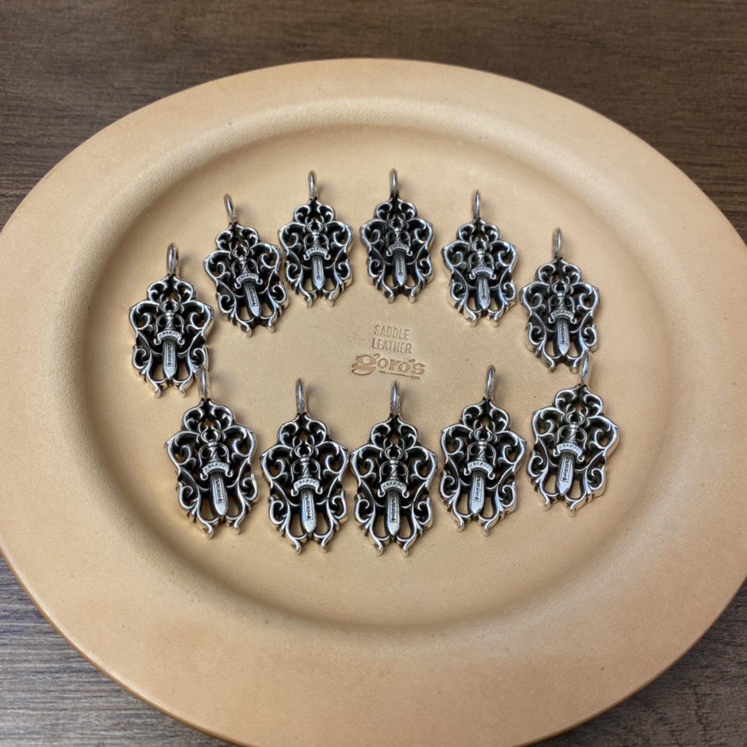 Chrome Hearts Hearts 克罗心 藤蔓匕首吊坠