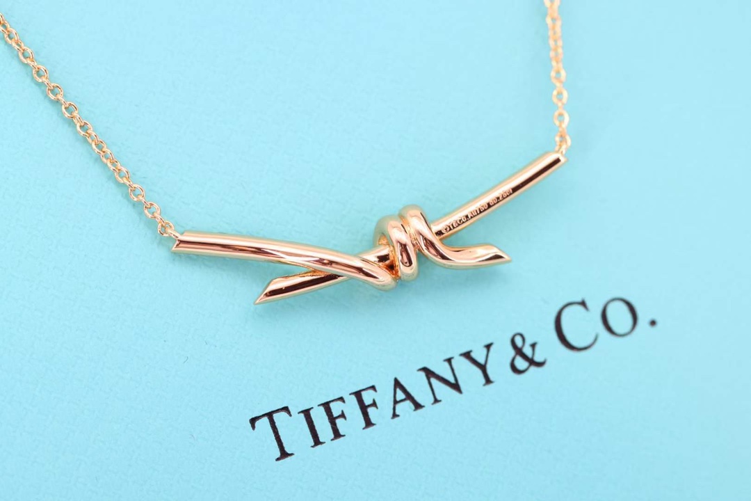 Tiffany & Co. Tiffany&Co. Knot系‮满列‬钻绳结 锁‮项骨‬链
