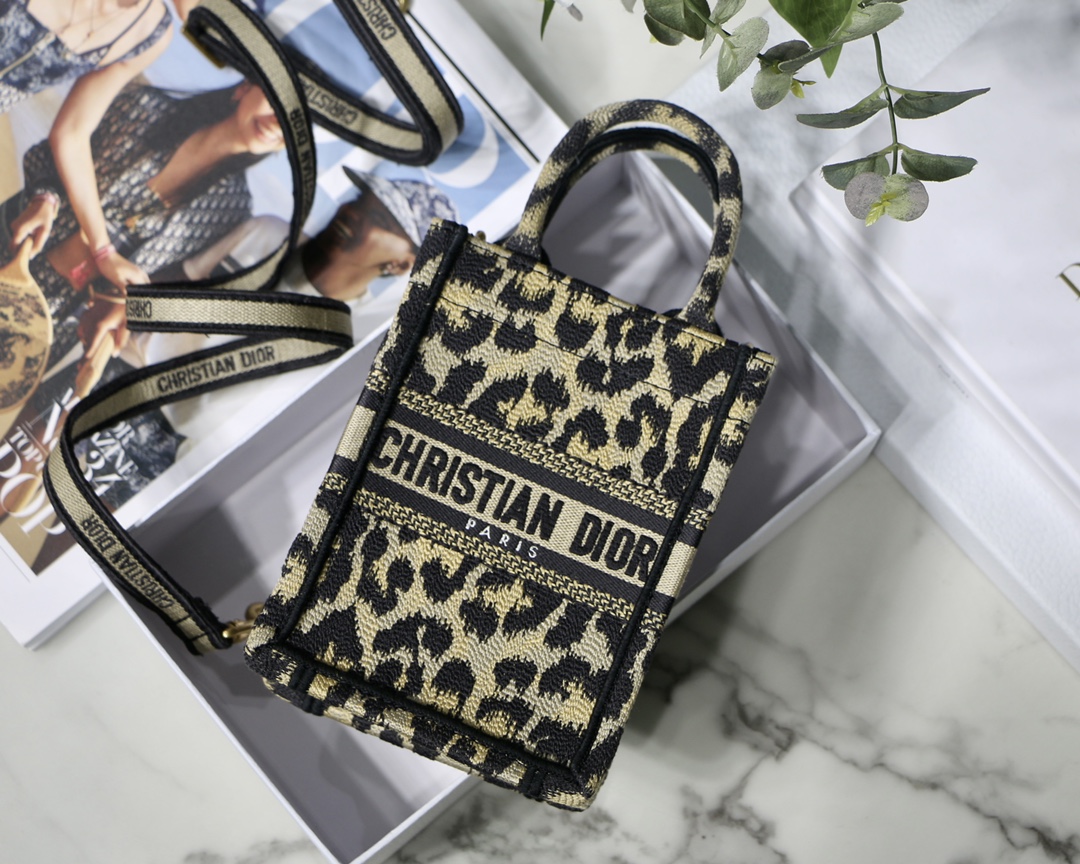 DIOR 竖版 Mini Tote 豹纹刺绣 手提包