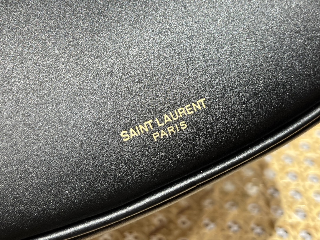 Saint laurent Ysl 𝗟𝗲 𝗙𝗲𝗿𝗺𝗼𝗶𝗿 马鞍腋下包 672615黑色