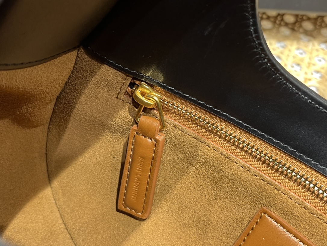 Saint laurent Ysl 𝗟𝗲 𝗙𝗲𝗿𝗺𝗼𝗶𝗿 马鞍腋下包 672615黑色