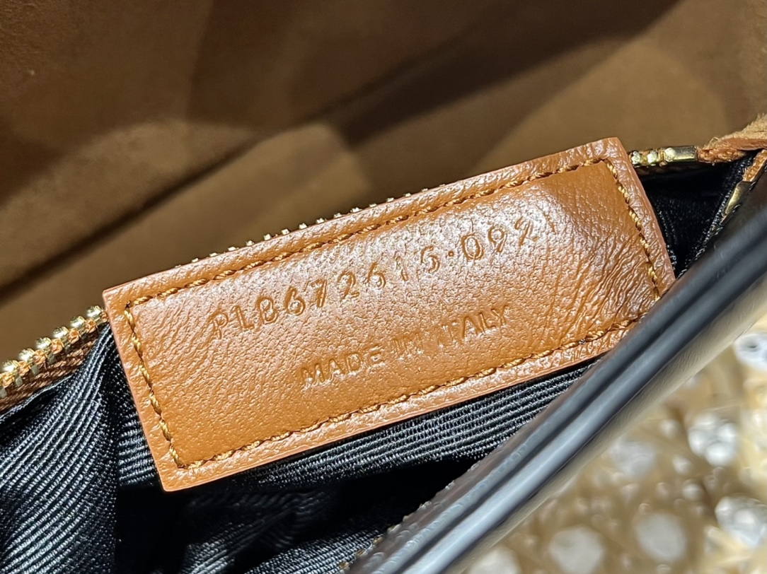 Saint laurent Ysl 𝗟𝗲 𝗙𝗲𝗿𝗺𝗼𝗶𝗿 马鞍腋下包 672615黑色