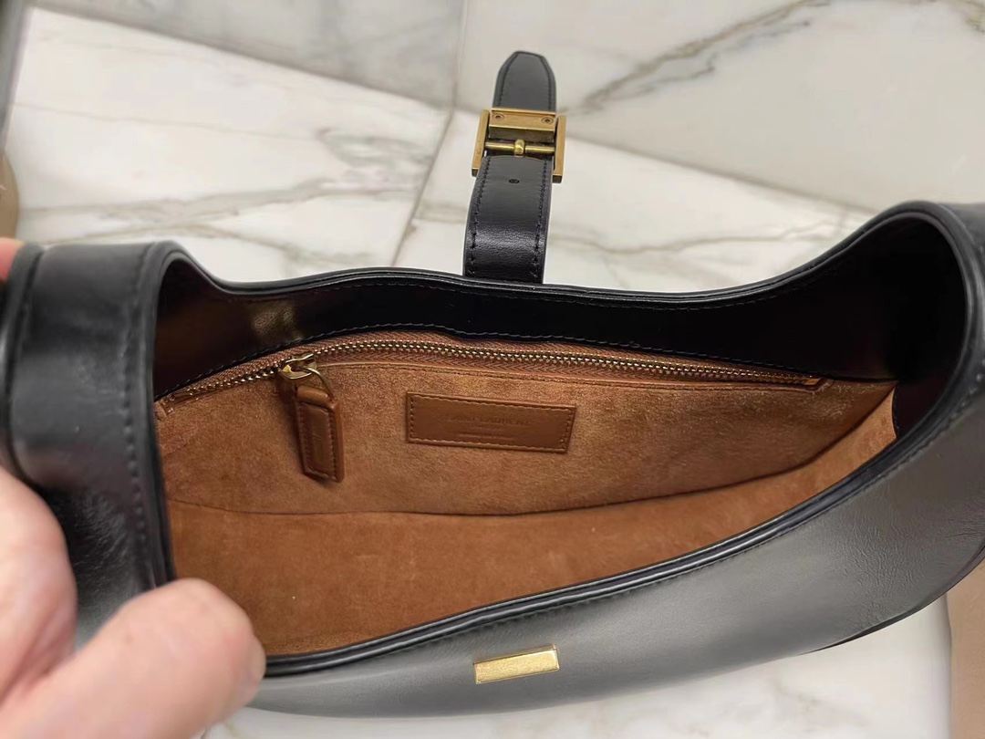 Saint laurent Ysl 𝗟𝗲 𝗙𝗲𝗿𝗺𝗼𝗶𝗿 马鞍腋下包 672615黑色