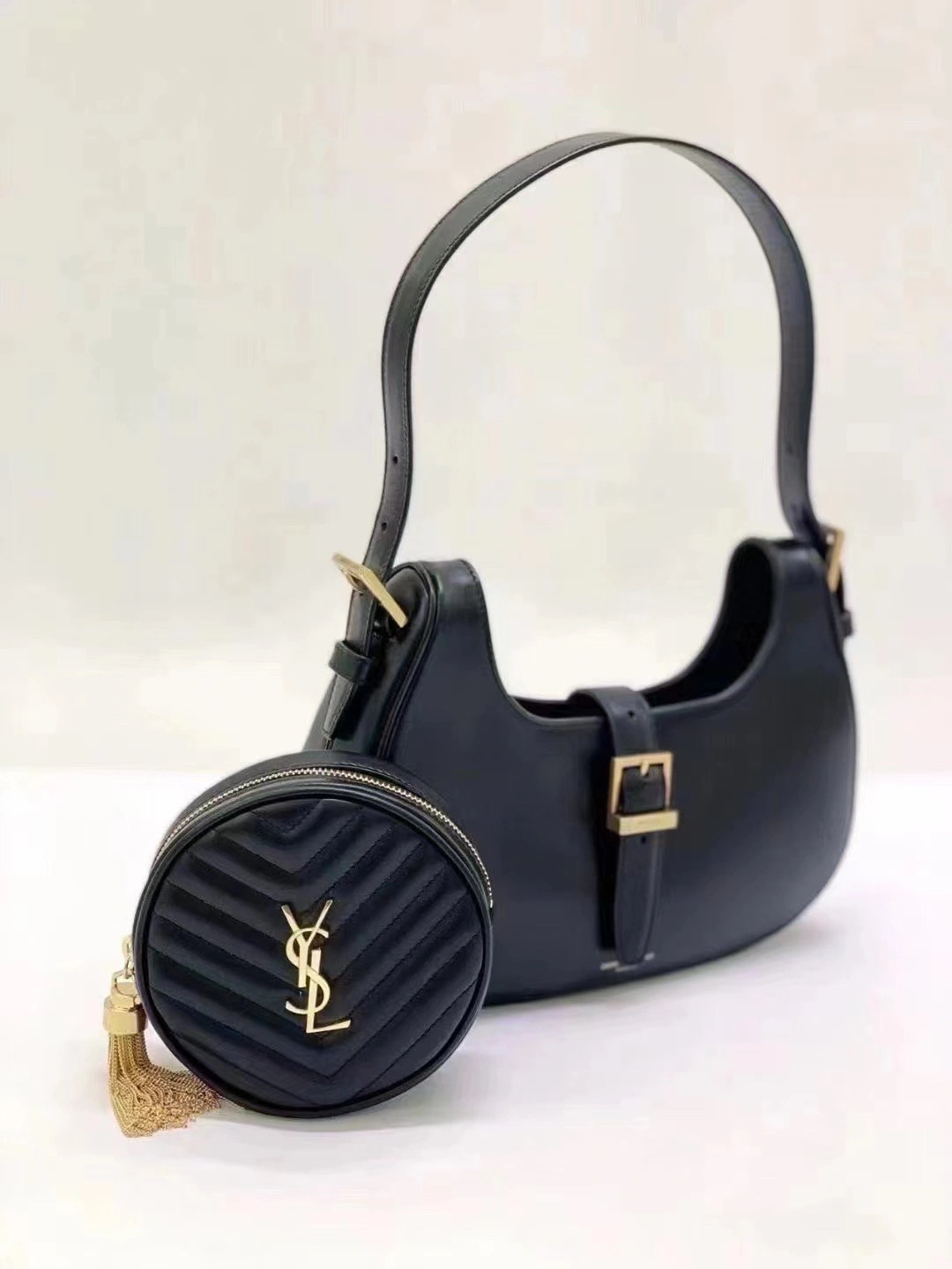 Saint laurent Ysl 𝗟𝗲 𝗙𝗲𝗿𝗺𝗼𝗶𝗿 马鞍腋下包 672615黑色