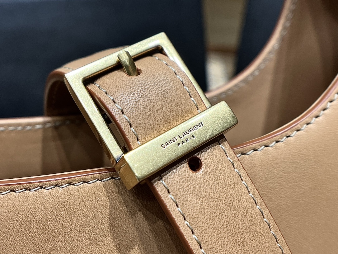 Saint laurent Ysl 𝗟𝗲 𝗙𝗲𝗿𝗺𝗼𝗶𝗿 马鞍腋下包 672615杏色