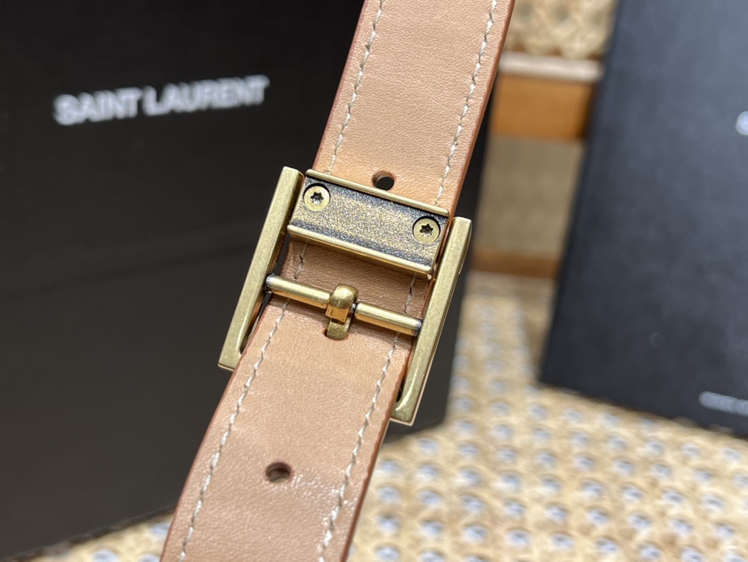 Saint laurent Ysl 𝗟𝗲 𝗙𝗲𝗿𝗺𝗼𝗶𝗿 马鞍腋下包 672615杏色