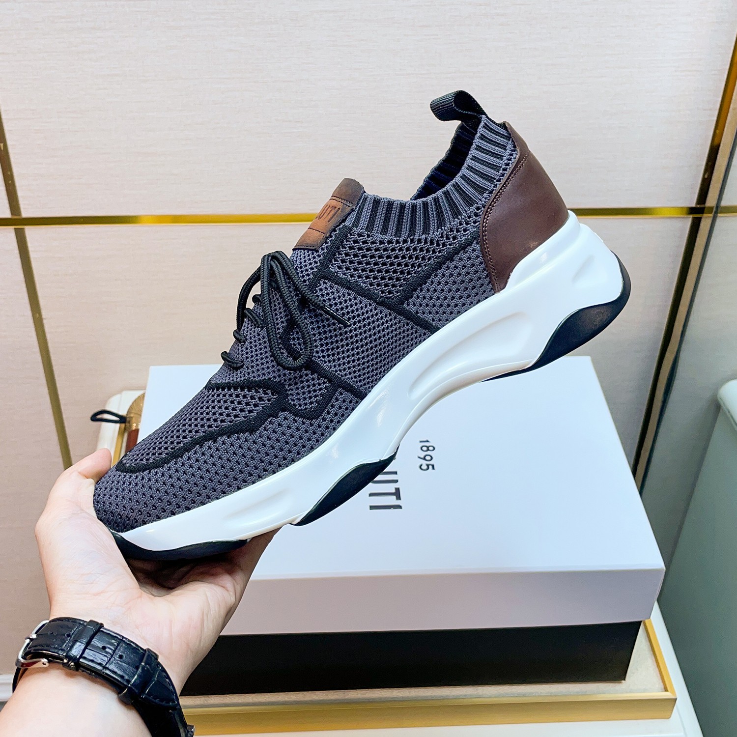 Spring/Summer nueva colección, la única versión en el mercado de los zapatos deportivos para hombre 