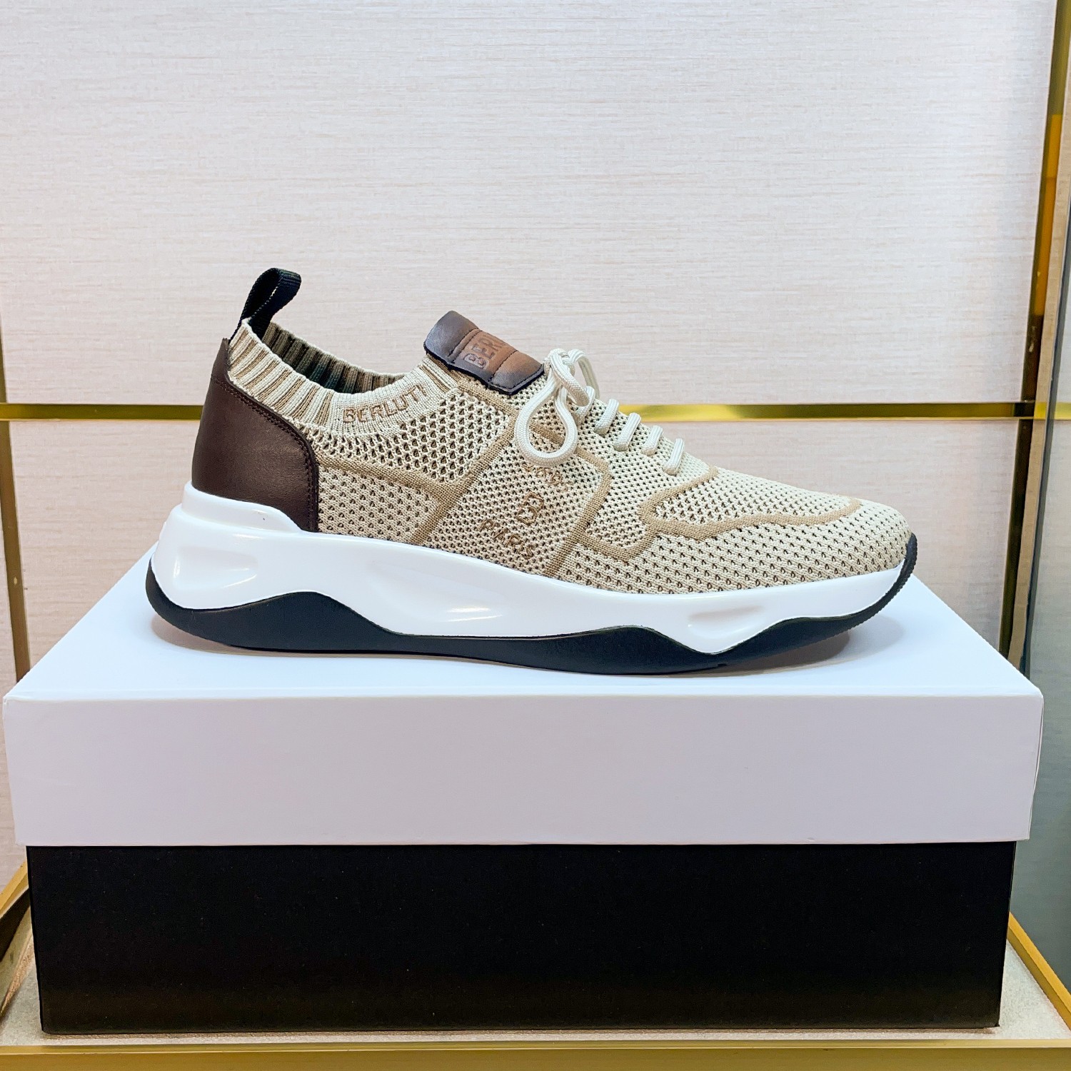Spring/Summer nueva colección, la única versión en el mercado de los zapatos deportivos para hombre 