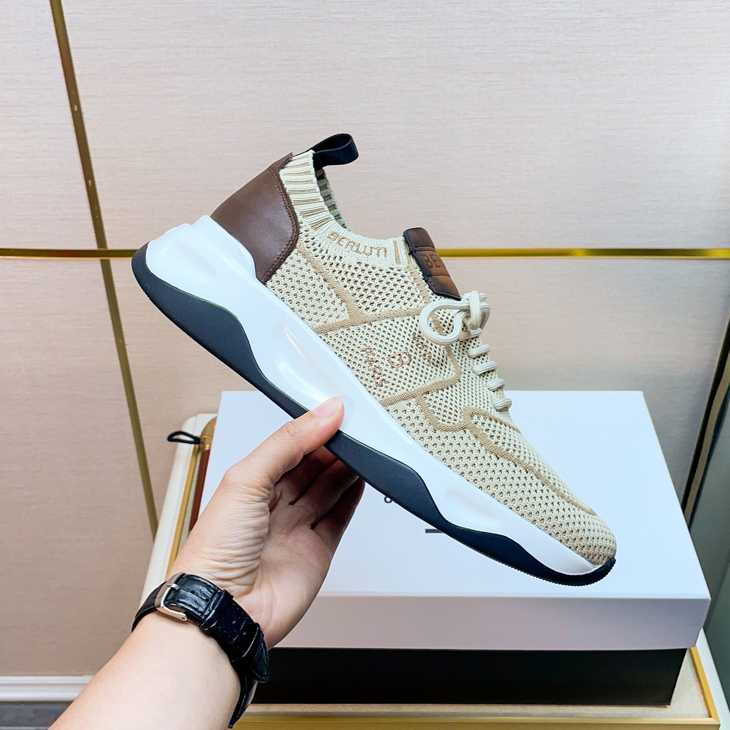 Spring/Summer nueva colección, la única versión en el mercado de los zapatos deportivos para hombre 