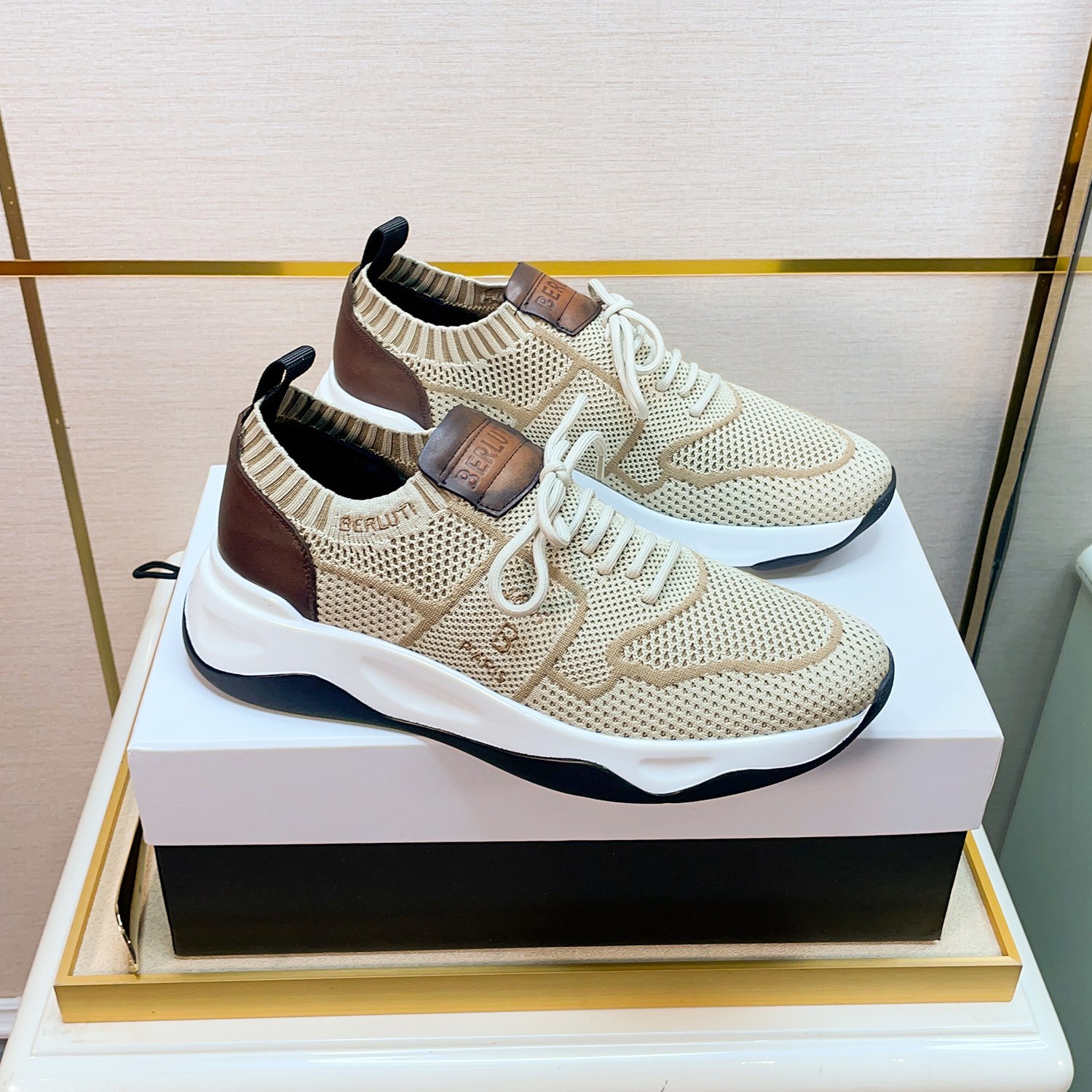 Spring/Summer nueva colección, la única versión en el mercado de los zapatos deportivos para hombre 