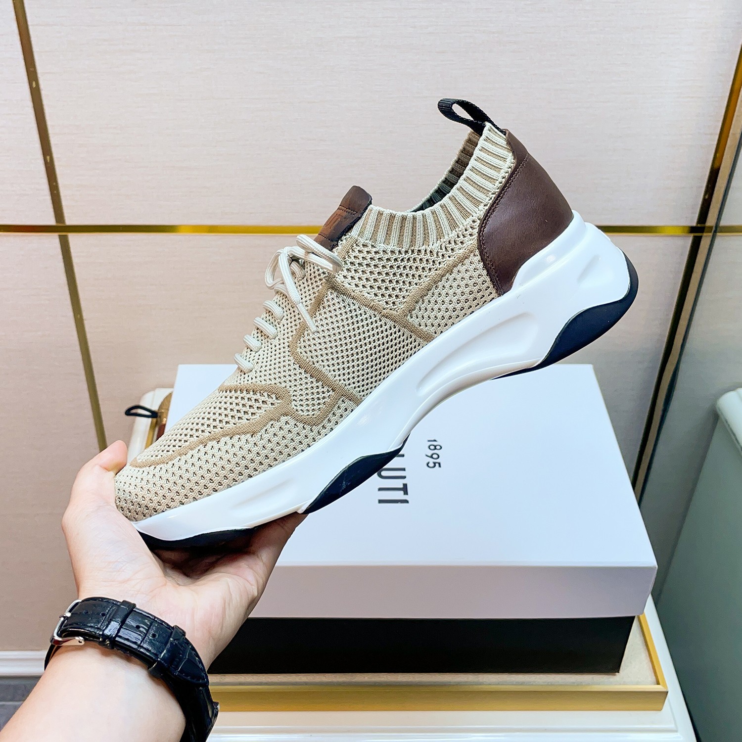 Spring/Summer nueva colección, la única versión en el mercado de los zapatos deportivos para hombre 