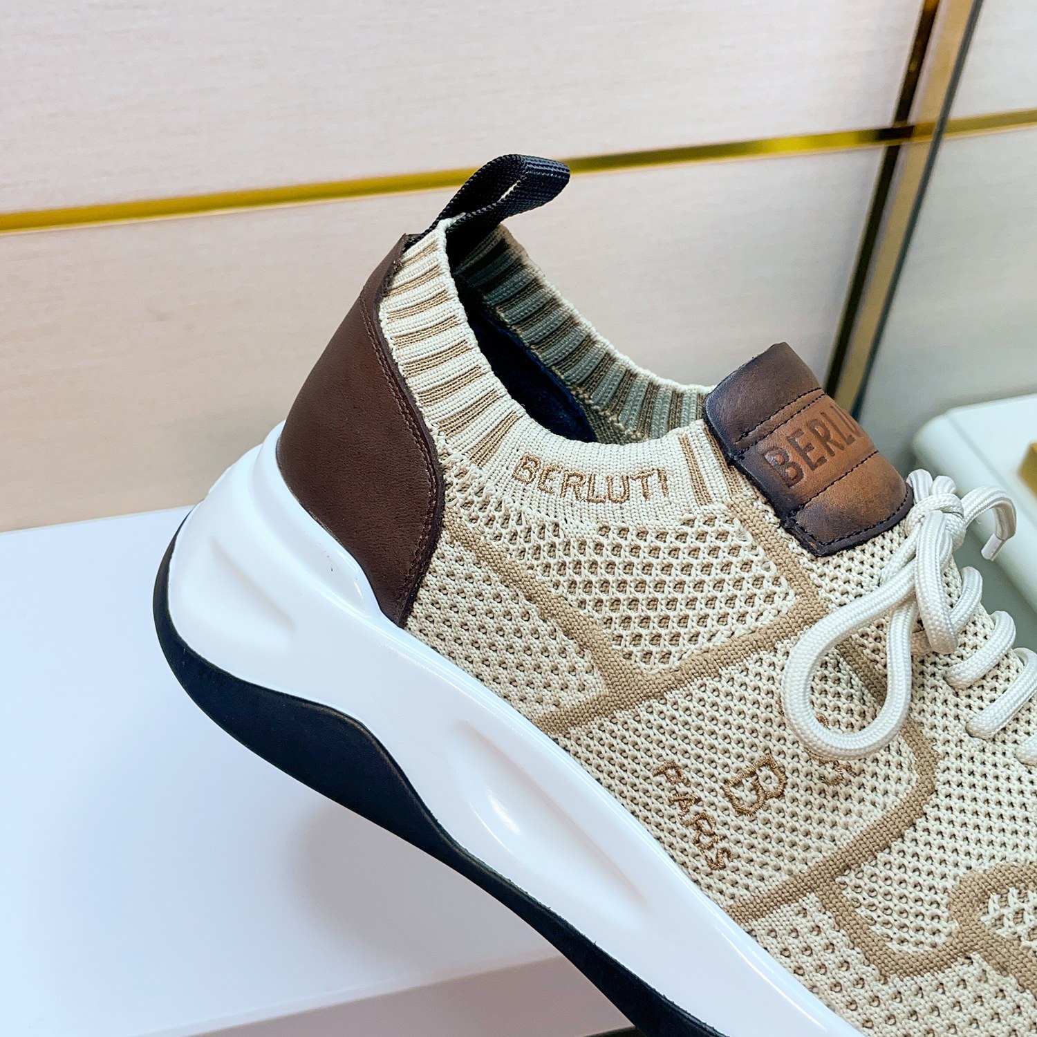 Spring/Summer nueva colección, la única versión en el mercado de los zapatos deportivos para hombre 