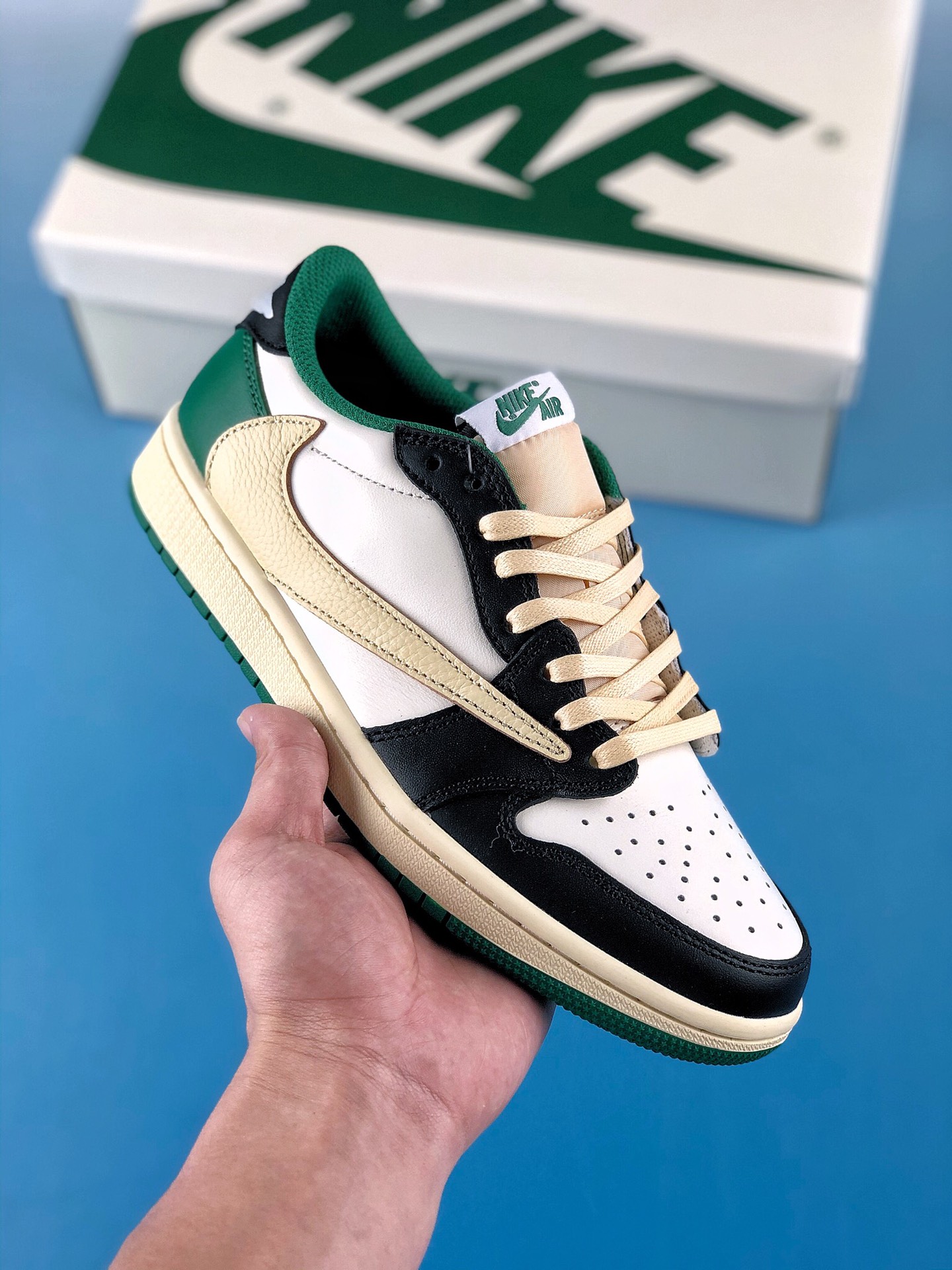 本地自取 终端放货
Travis Scott x Air Jordan 1 Low AJ1 乔1黑绿倒勾 DM7866-128 低帮文化板鞋 尺码：36 36.5 37.5 38 38.5 39 40 40.5 41 42 42.5 43 44 44.5 45 46 47.5 J