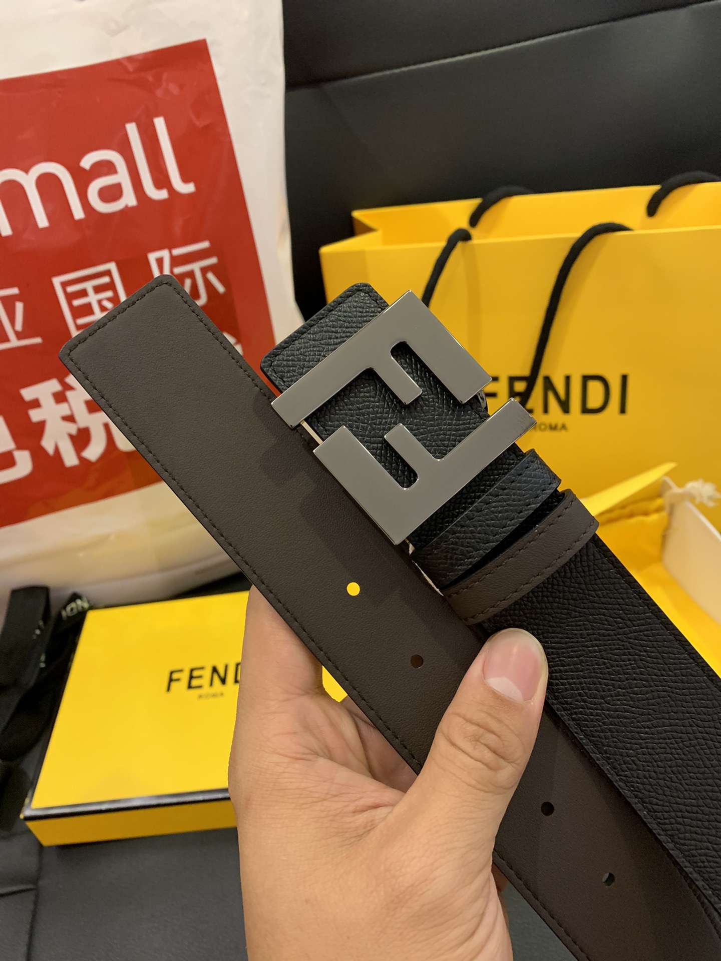 Fendi 寸半宽度双F扣精品五金