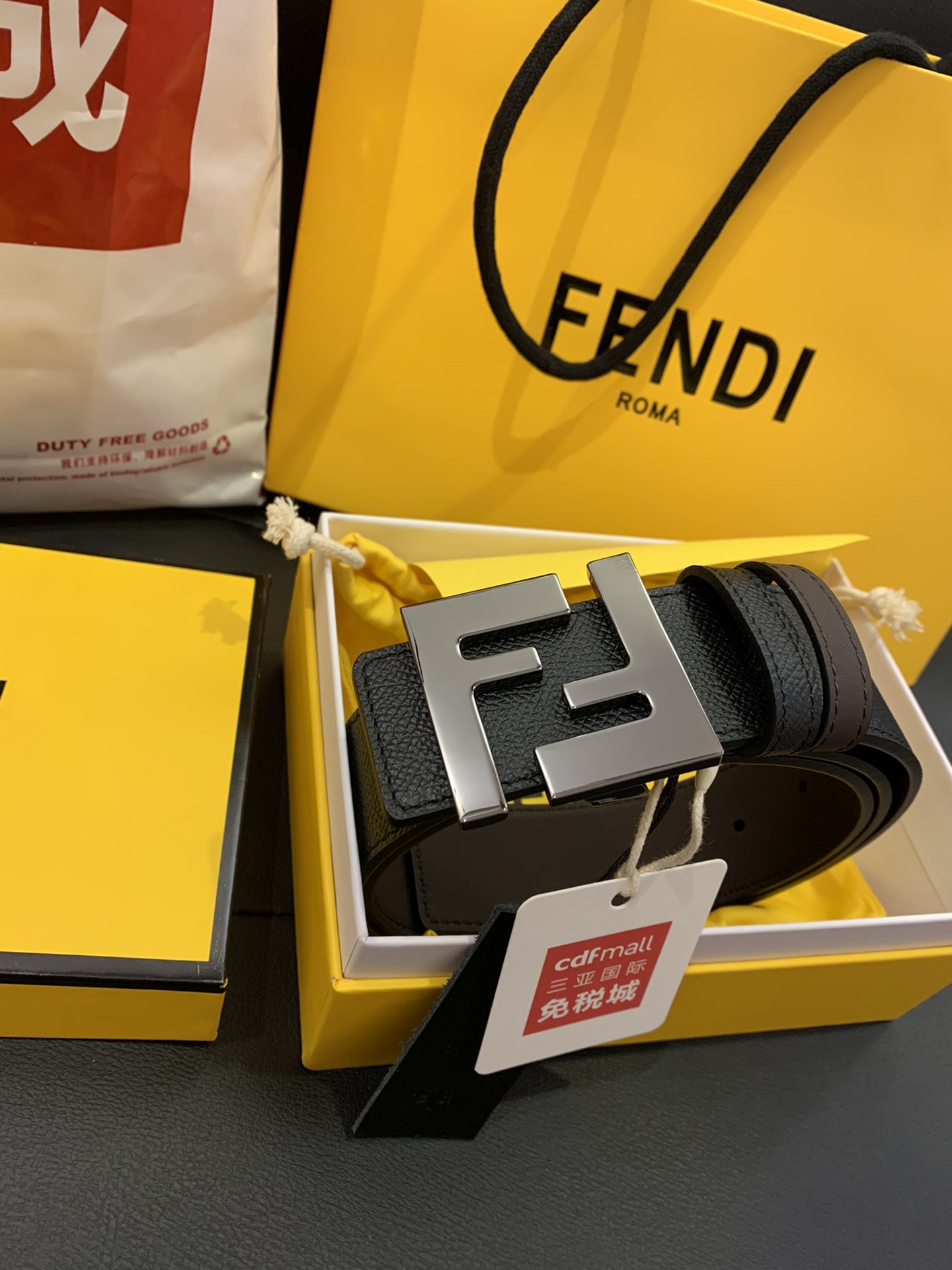 Fendi 寸半宽度双F扣精品五金