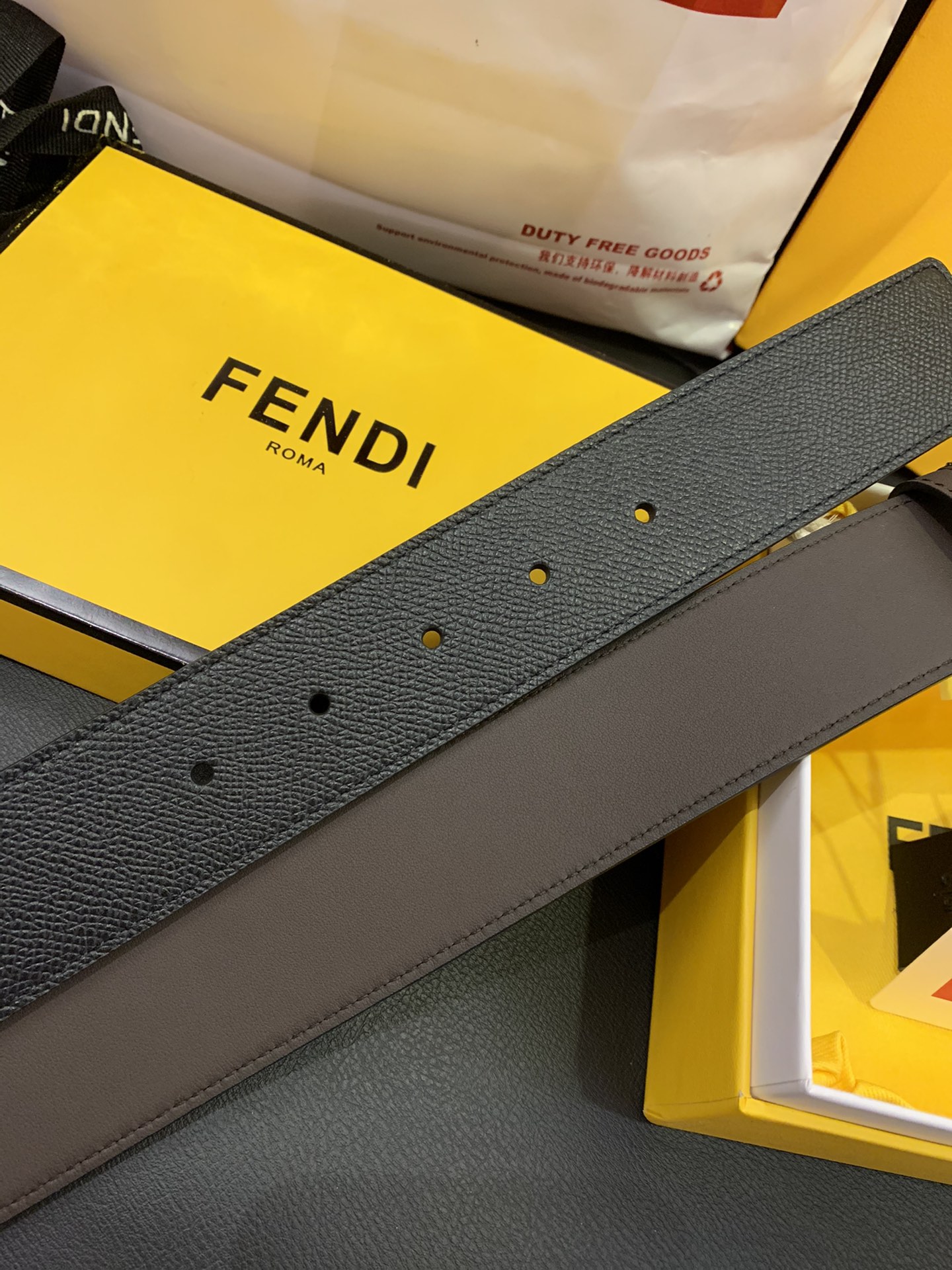 Fendi 寸半宽度双F扣精品五金